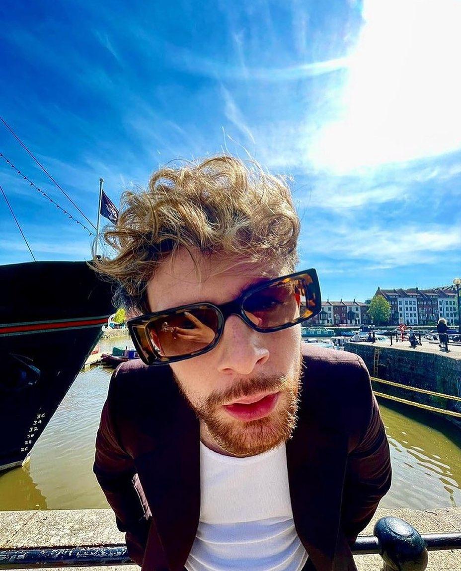 Tom Grennan spotted in Cutler and Gross - sunglasscurator